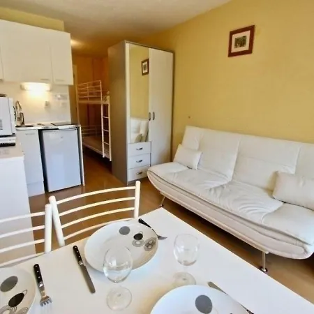Le Vernon 4 Apartment *